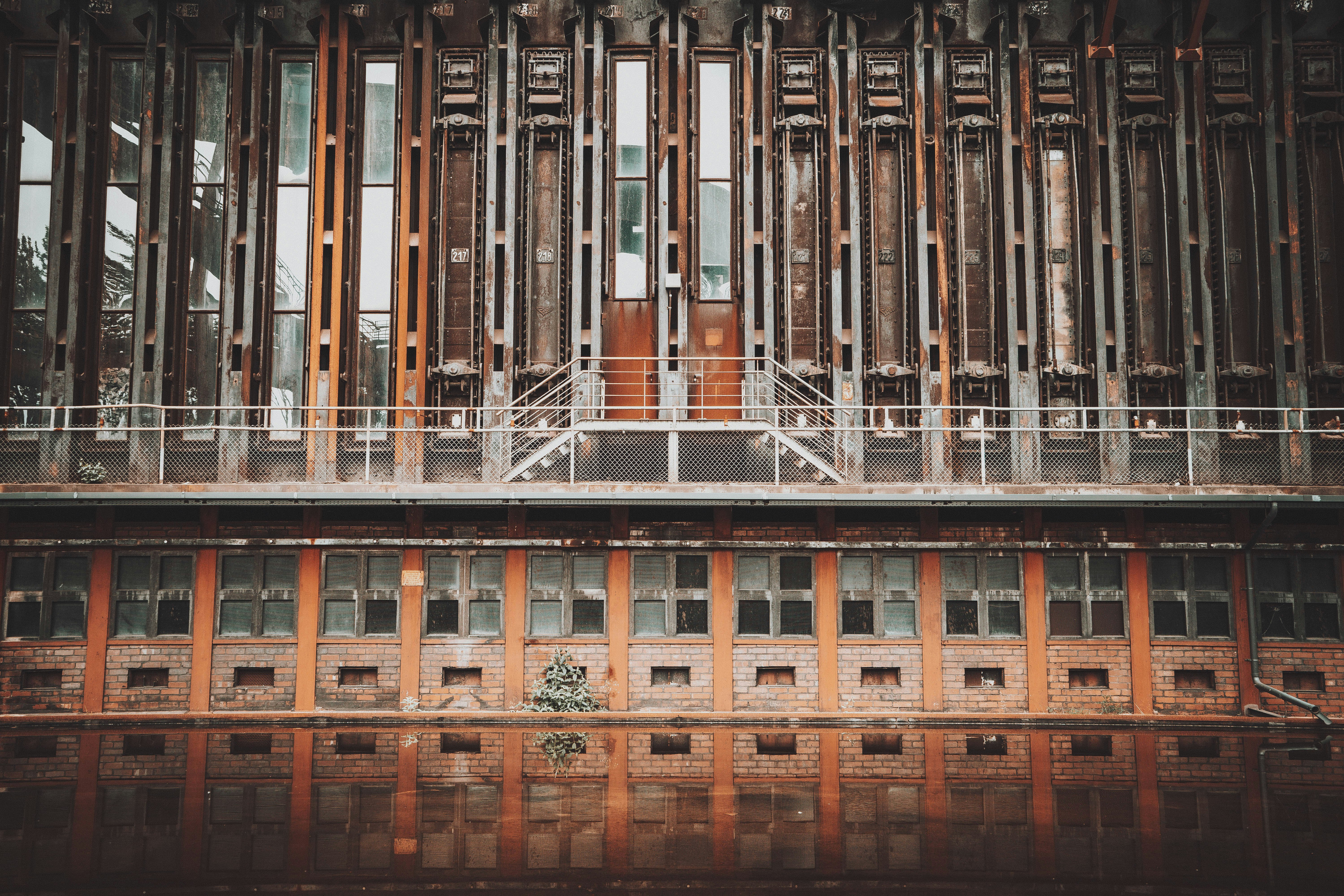 brown and gray concrete building